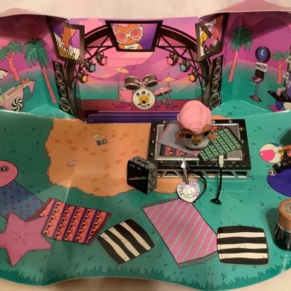 LOL Surprise Furniture Series 2 Grunge Grrl  Music Festival - Picture 8 of 11